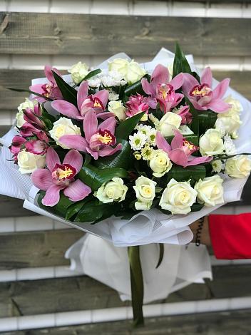 Букет цветов из: Розы и Хризантемы в Добром