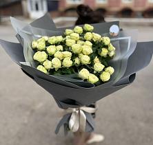 Букет Белые кустовые розы Солинеро в Добром