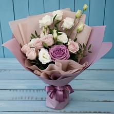 Букет цветов из:  Розы и Лизиантусы в Добром