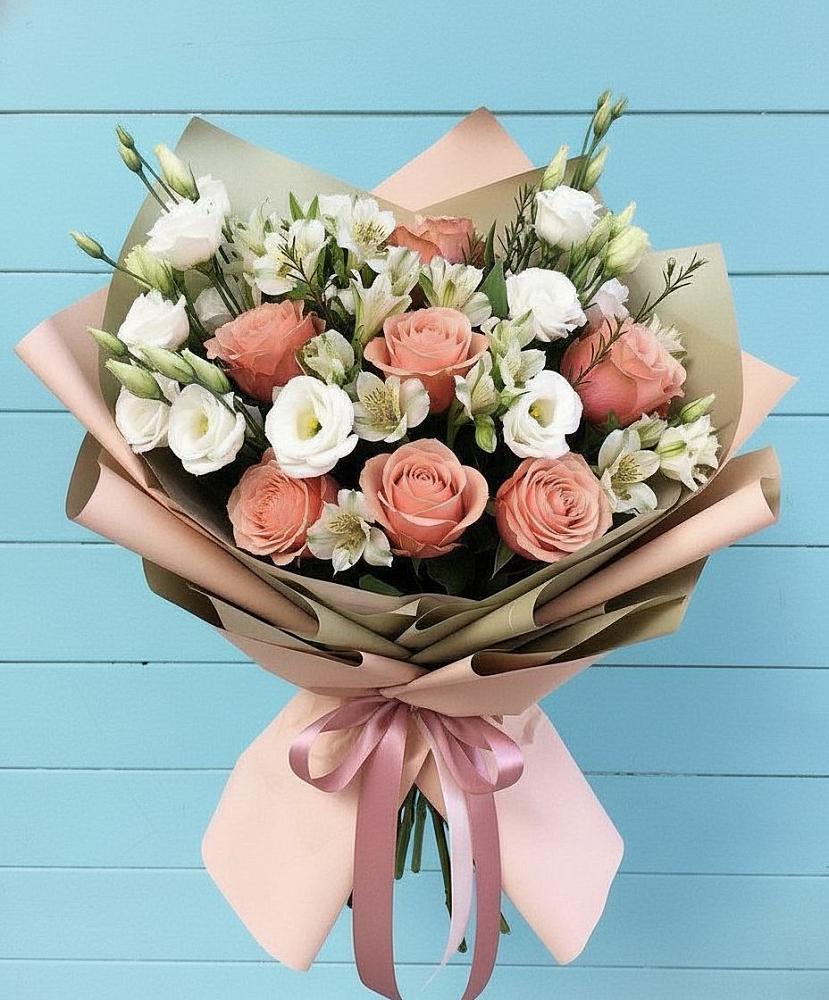 Букет цветов из: Розы, Альстромерии и Лизиантусы в Добром