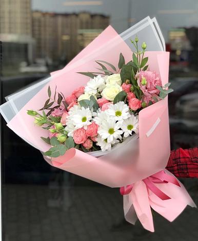 Букет цветов из: Розы, Лизиантусы и Хризантемы в Добром