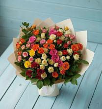 Букет Микс из разноцветных кустовых роз в Добром